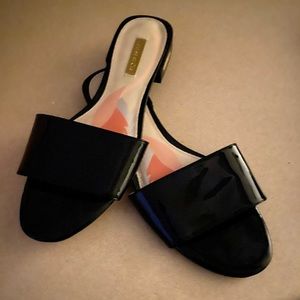 Louise et Cie black patent slide